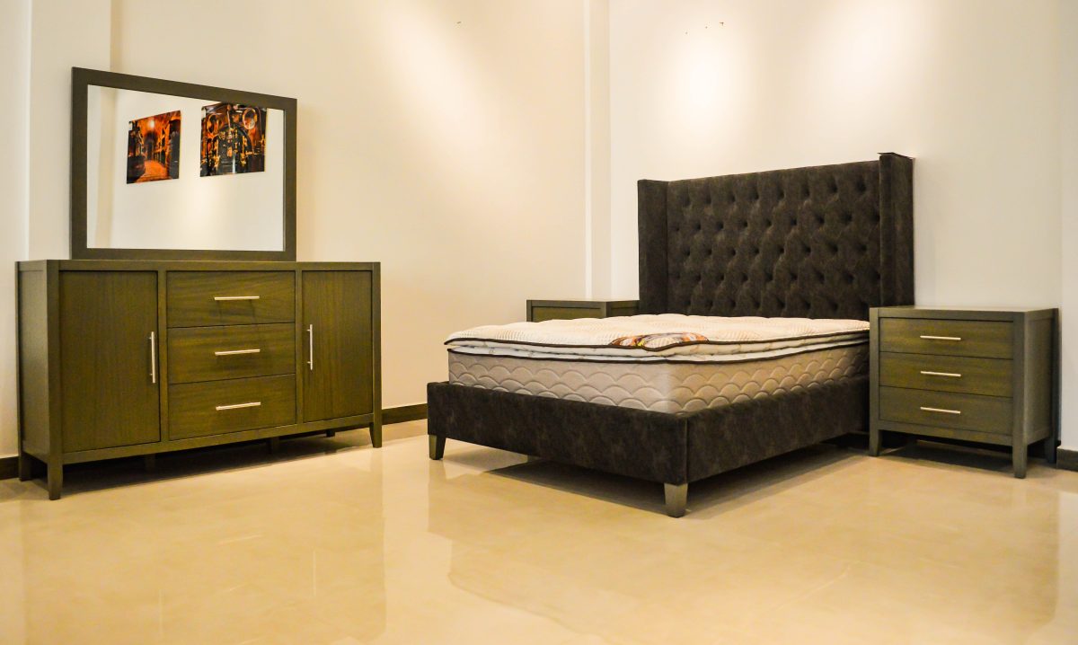 MNEBCI-51-61-70-$2097 CAMA BENICIA CAPITONEADO C/2 VELADORES (MNEBCI) - Imagen 1