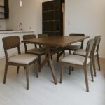 COMEDORNE DE MADERA ROBLE CON CUERINA NOELIA 6 SILLAS(MNEMESANIA/MNESILLANIA)